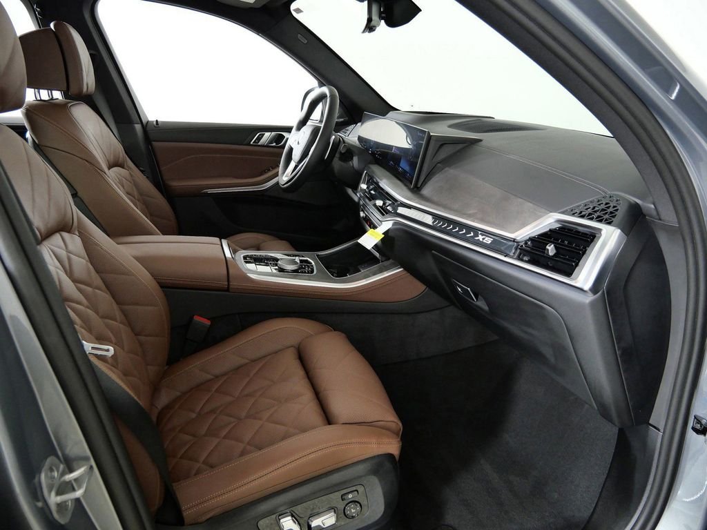 Used 2026 Skyscraper Grey Metallic BMW xDrive40i image 21