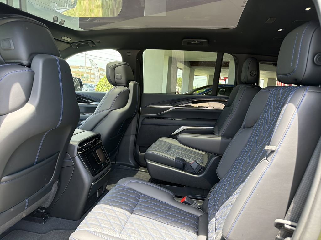 2026 Cadillac Escalade IQ Luxury - Photo 13