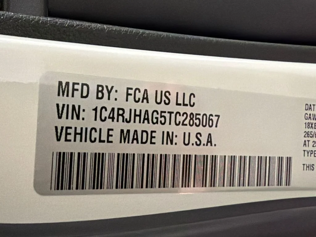 New 2026 Bright White Clear-Coat Exterior Paint Jeep Laredo X image 38