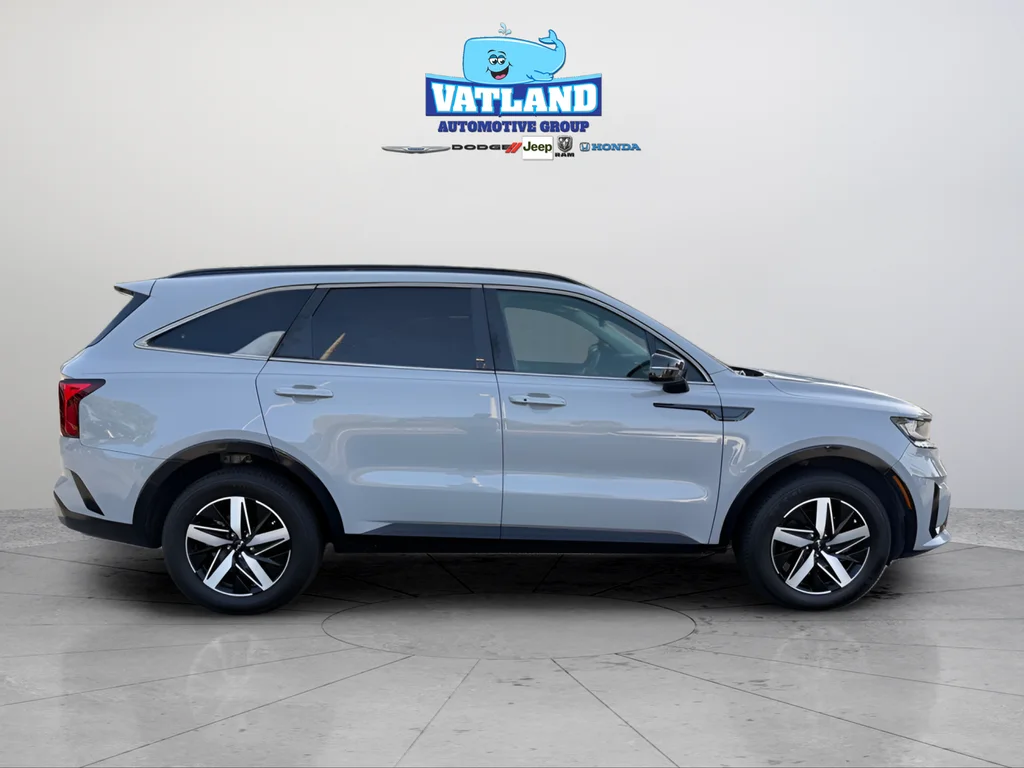 Used 2022 Gray Kia EX image 6