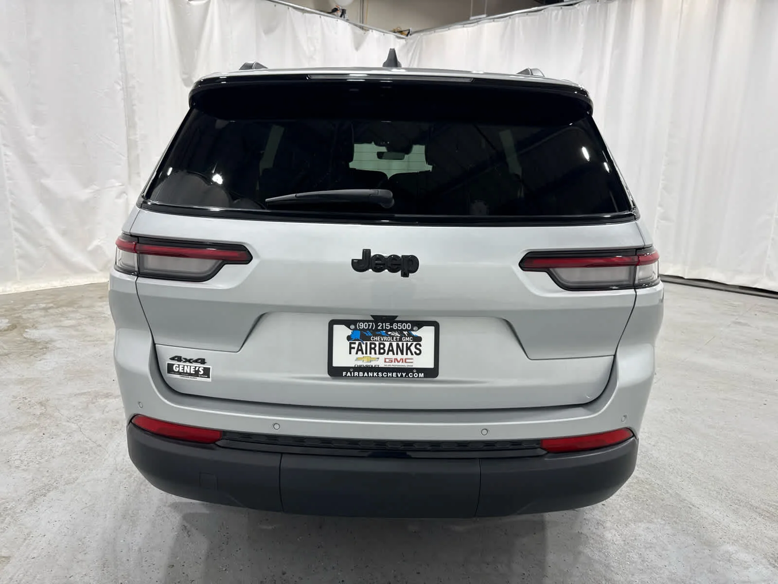 Used 2025 Silver Jeep Altitude 4x4 image 4