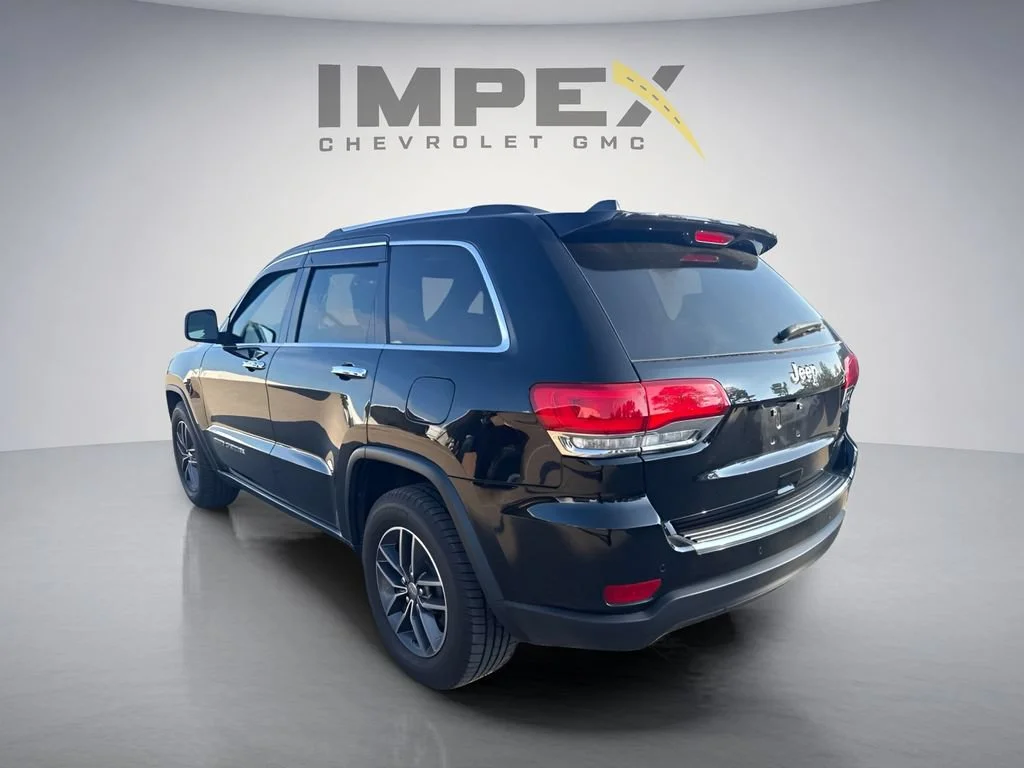 Used 2018  Jeep Limited image 3