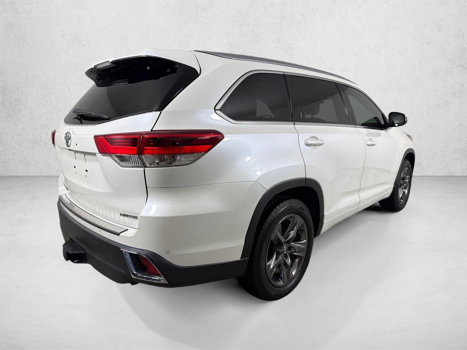 Used 2019 Blizzard Pearl Toyota Limited Platinum image 5