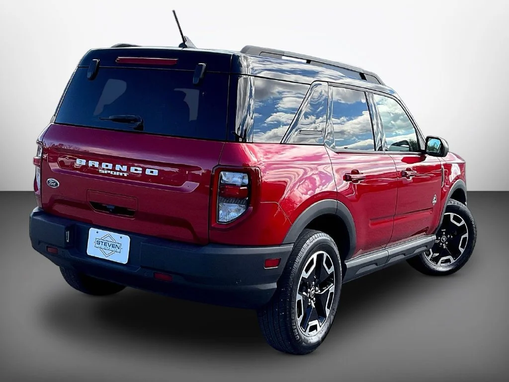 Used 2021 Red Ford Outer Banks image 6