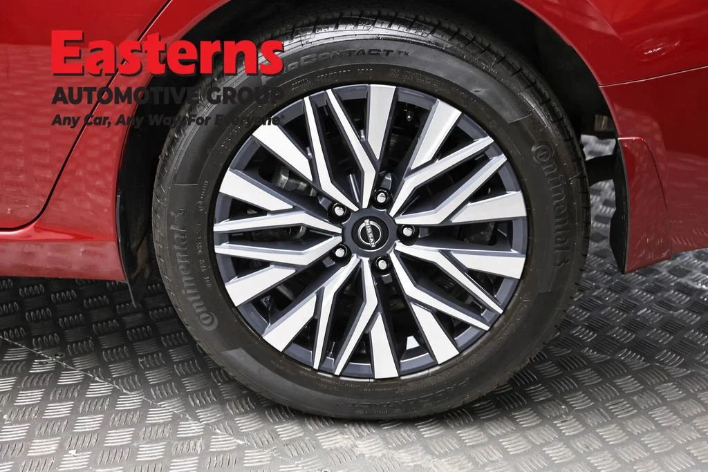 Used 2023 Red Nissan 2.5 SV image 8