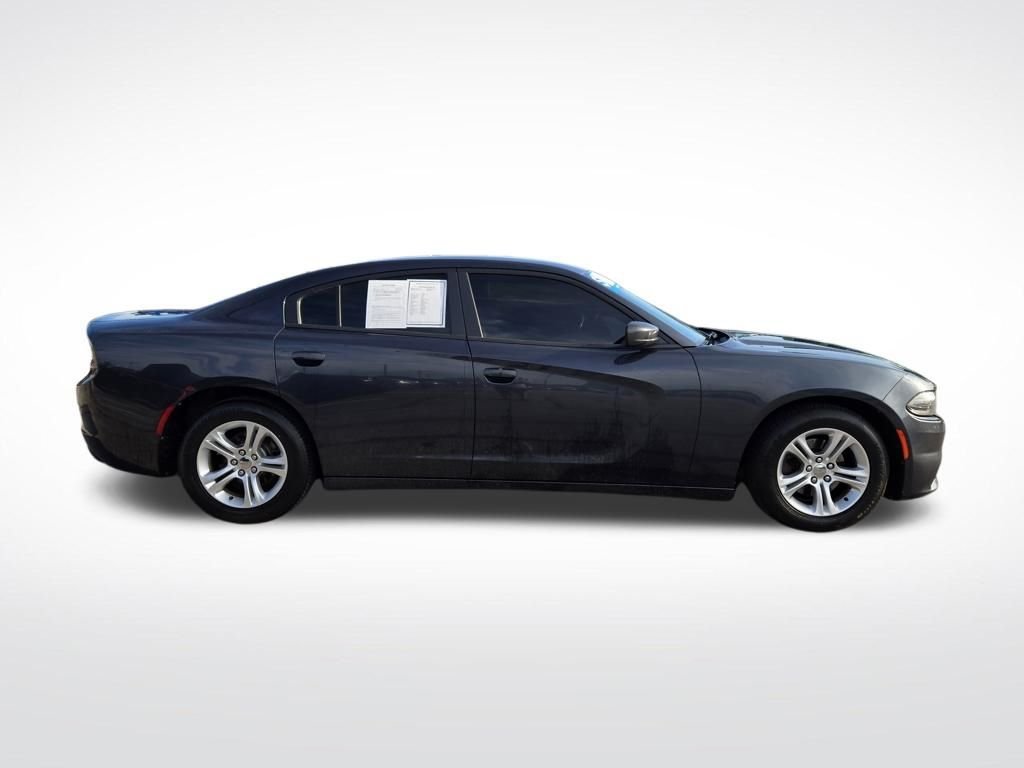 Used 2016 Gray Dodge SE image 2