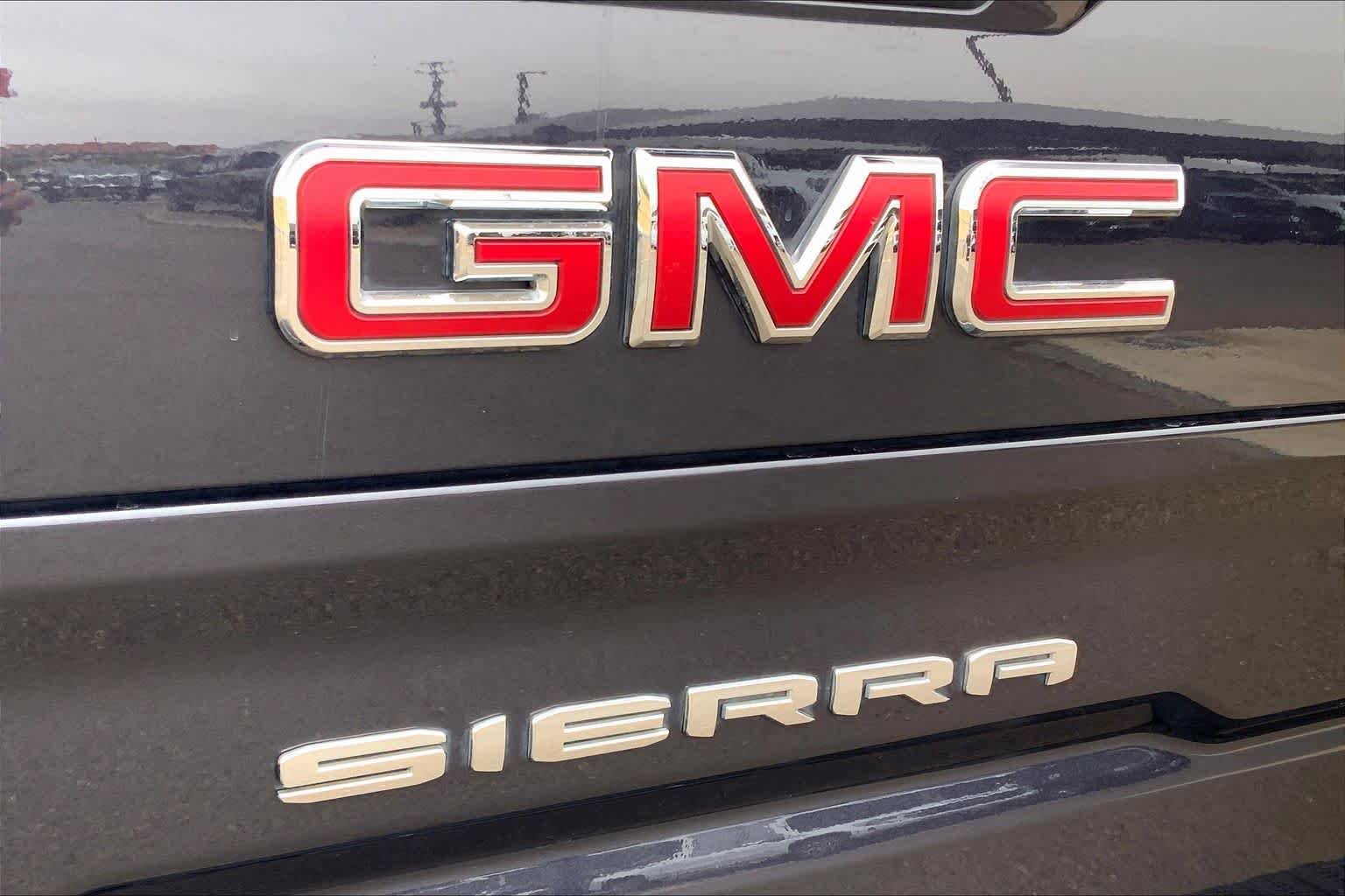 Used 2024 Titanium Rush Metallic GMC SLT image 31