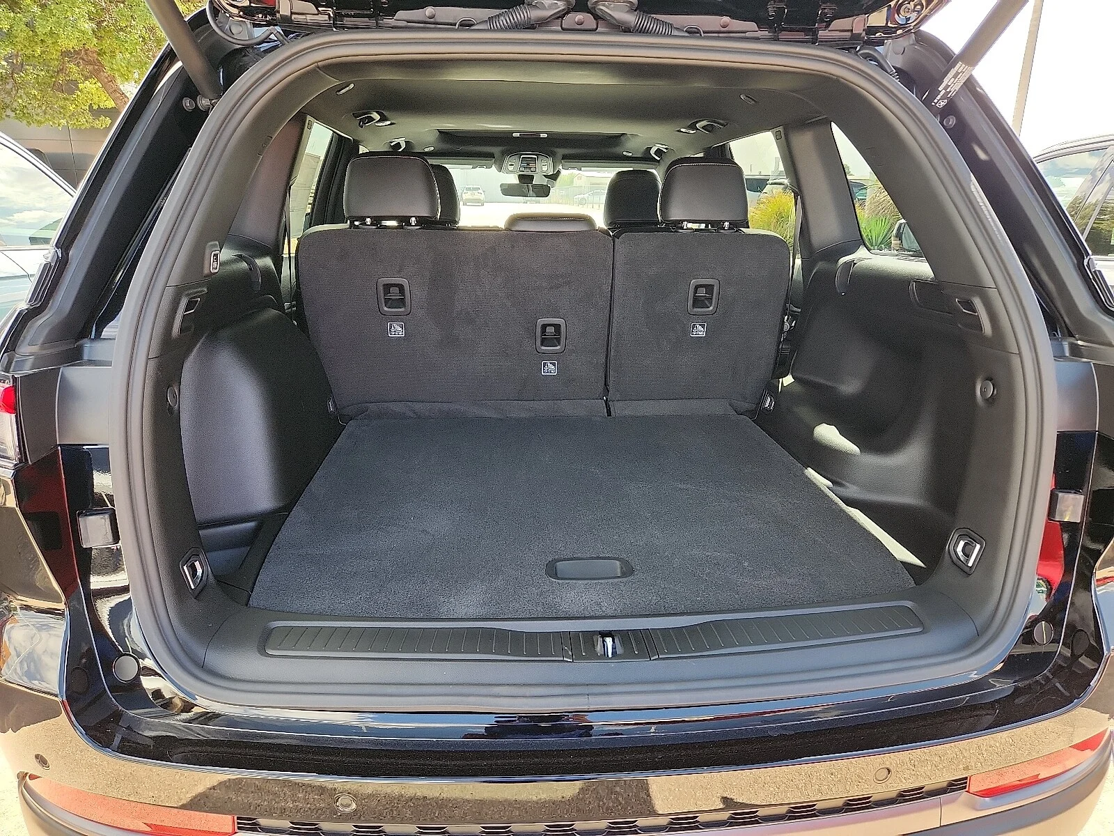 New 2027 High-Gloss Black Paint Jeep LAREDO ALTITUDE 4X4 image 7