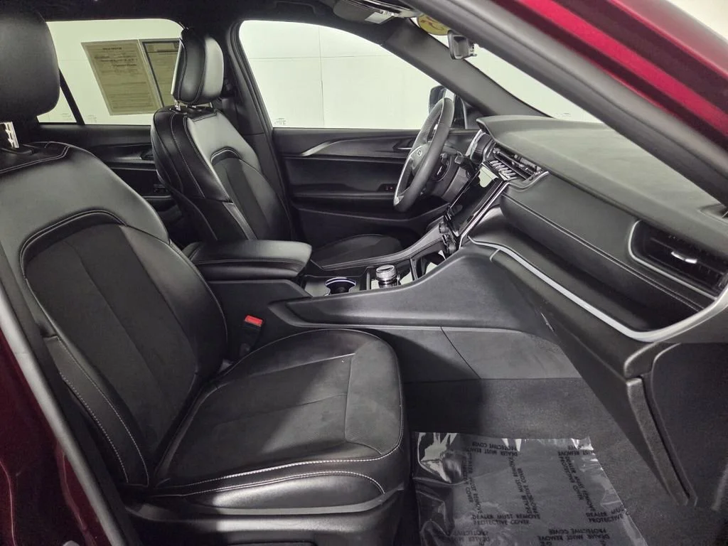 Certified Used 2025 Velvet Red Pearlcoat Jeep Altitude image 32
