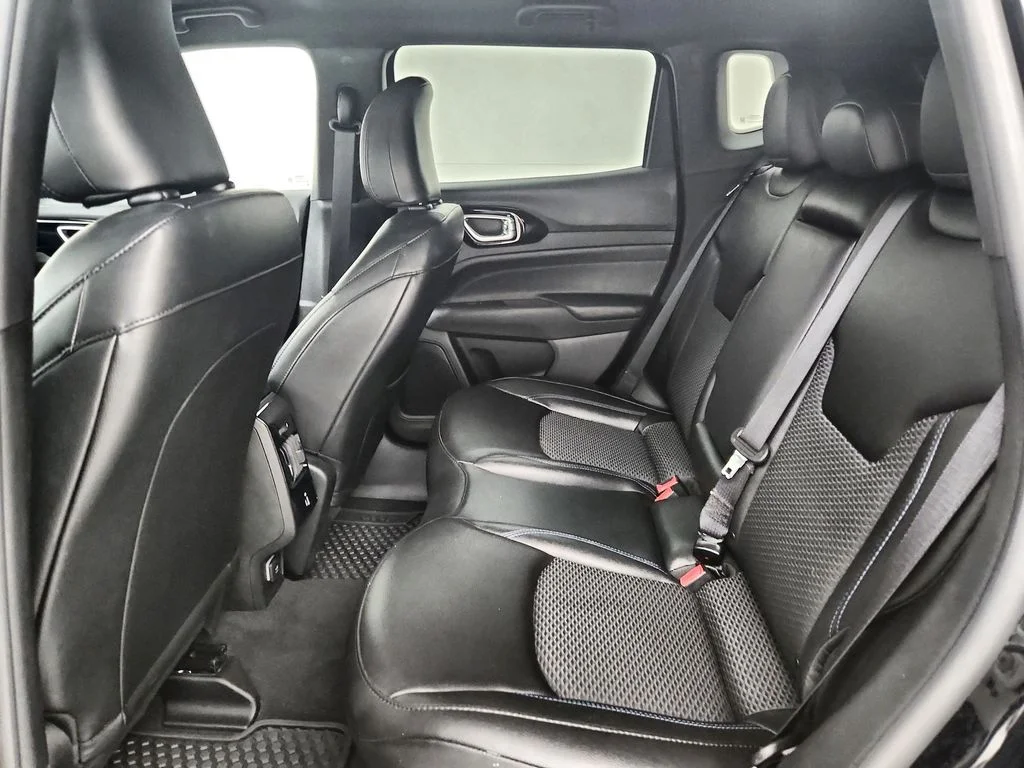 Certified Used 2025 Black Jeep Latitude image 33