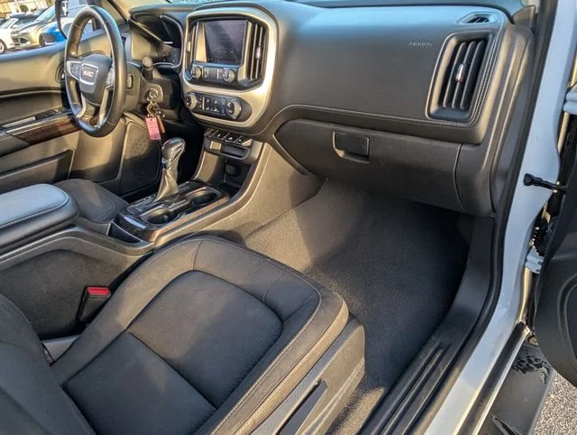 Used 2022 White GMC Elevation image 15