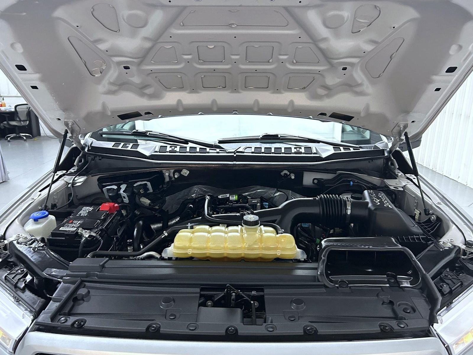Used 2020 Silver Ford XL image 24