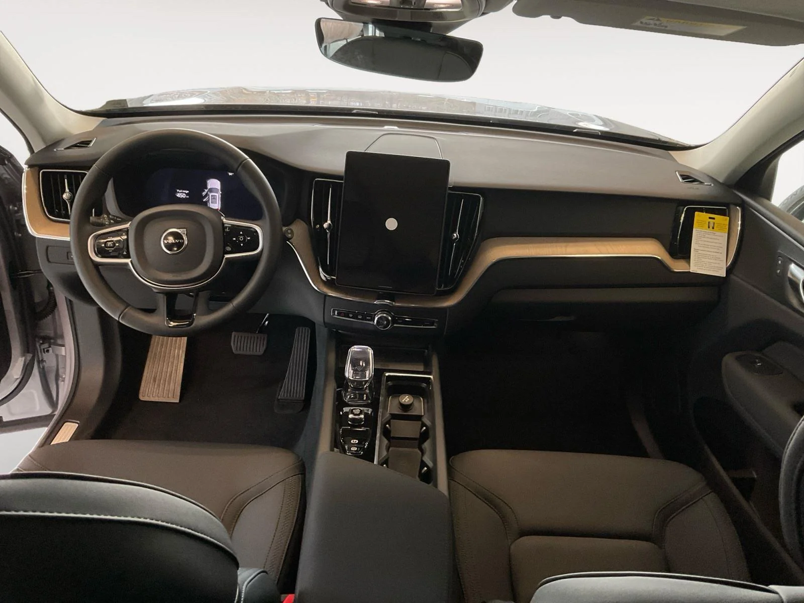 2026 Volvo XC60 Plus - Photo 10