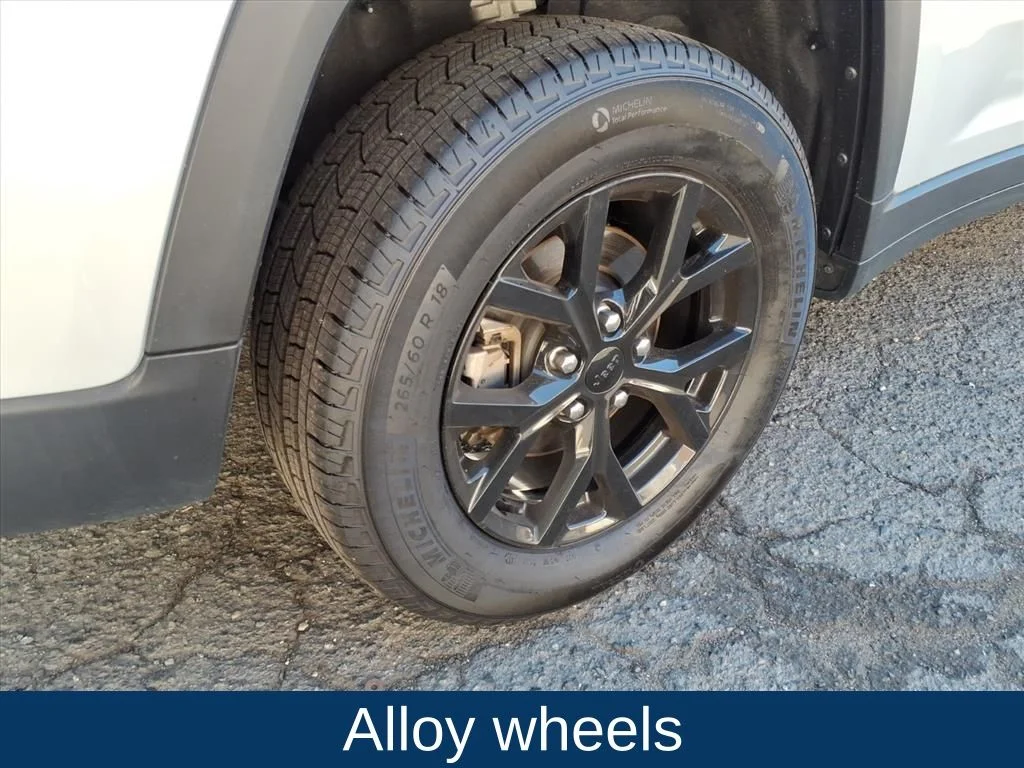 Used 2025 Silver Jeep Altitude image 28