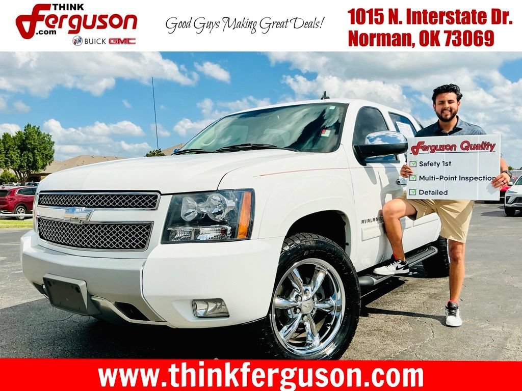 SUMMIT WHITE 2010 Chevrolet Avalanche LT 4WD Pickup Truck Four-Wheel Drive