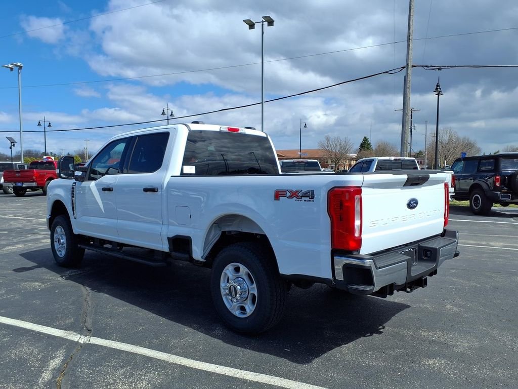 New 2026 Oxford White Ford F-250® XLT image 2