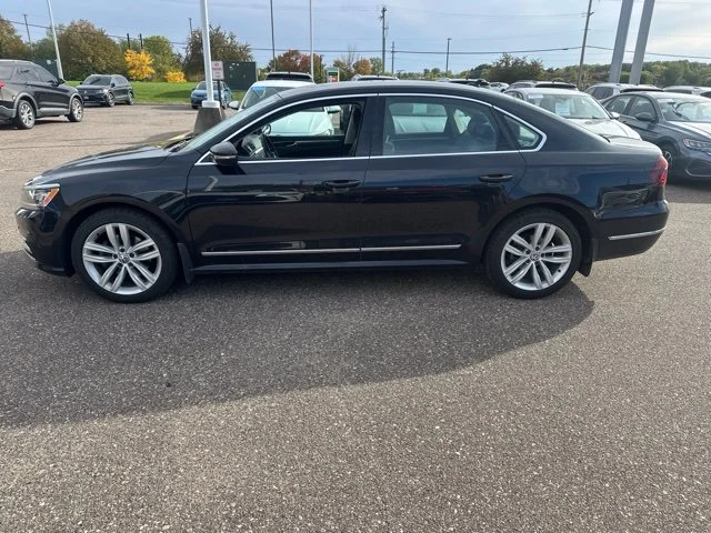Used 2018 Black Volkswagen 2.0T SEL Premium image 6