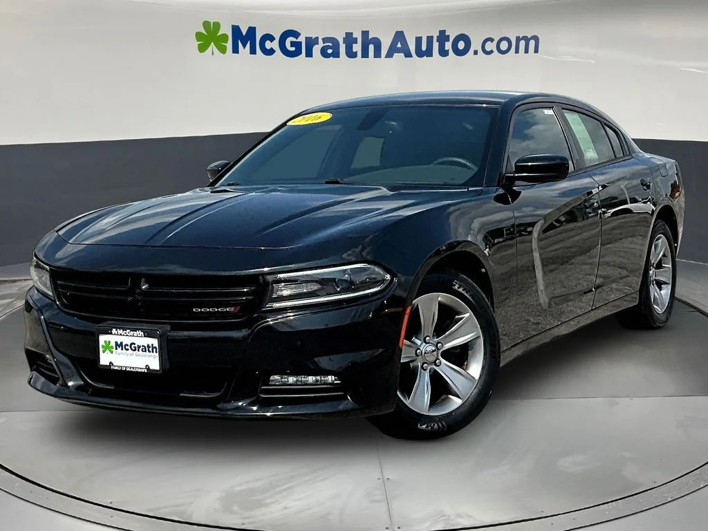 Used 2016 Black Dodge SXT image 3