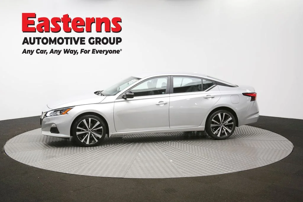 Used 2022 Silver Nissan 2.5 SR image 55