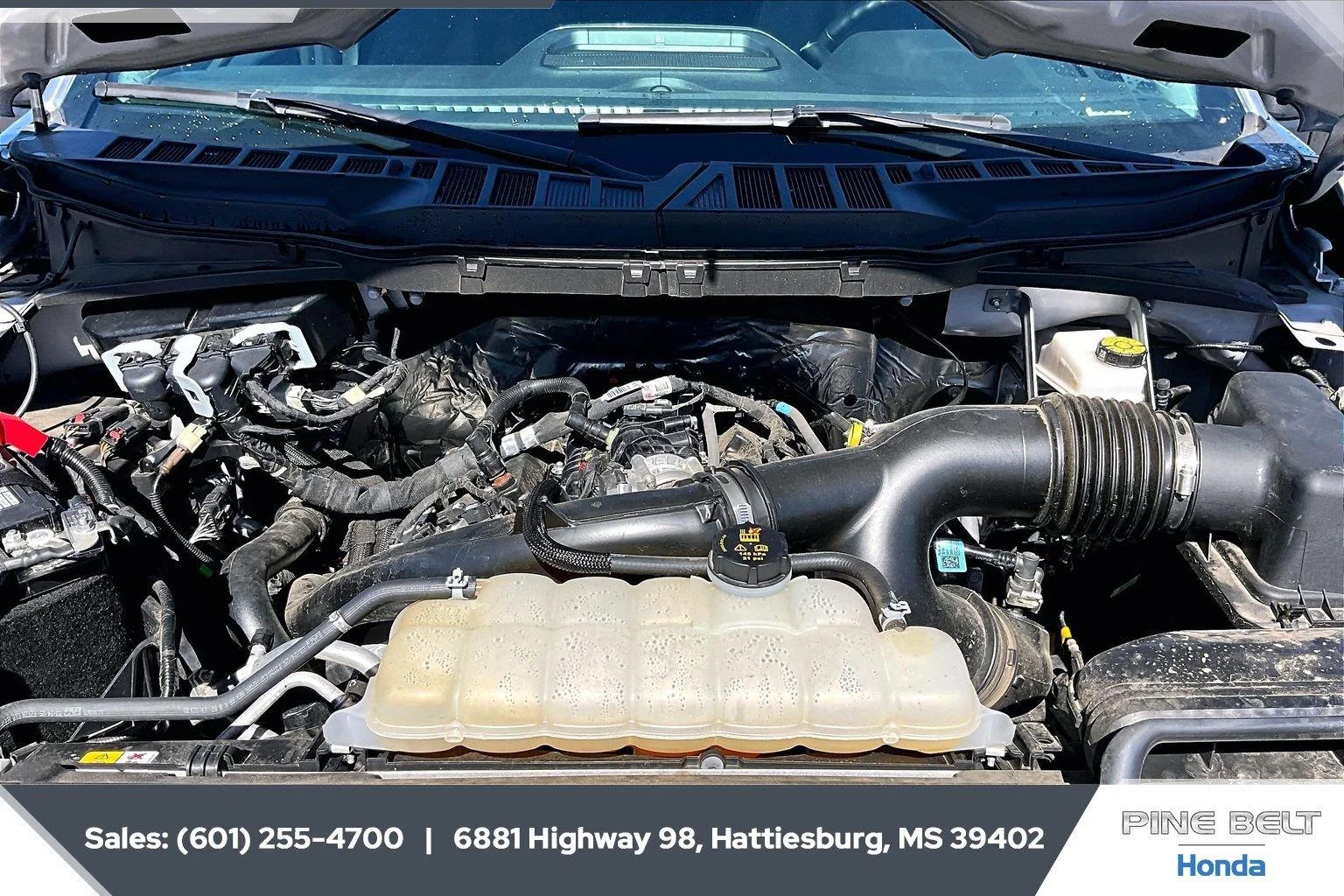 Used 2025 Iconic Silver Ford XLT image 8