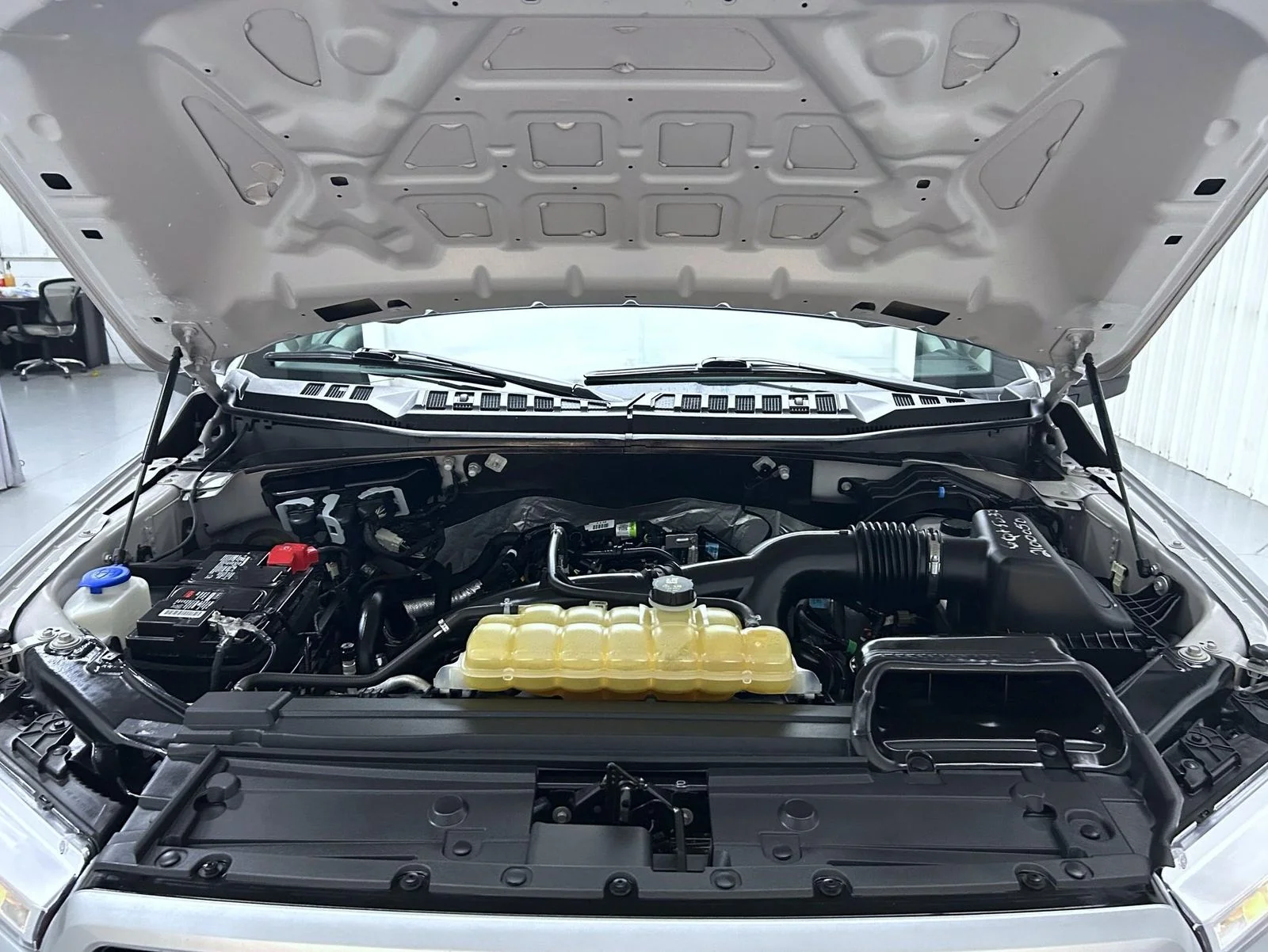 Used 2020 Silver Ford XL image 24