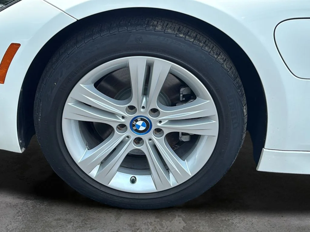 Used 2018 Alpine White BMW 330e iPerformance image 46
