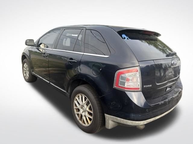 Used 2010  Ford Limited image 2