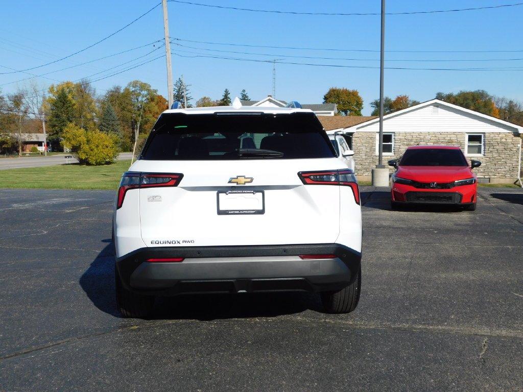 Used 2025 White Chevrolet LT image 4