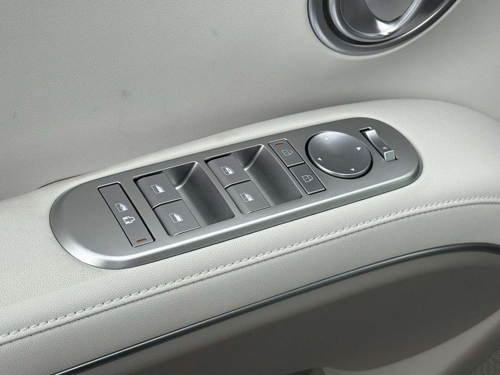New 2026 Abyss Black Hyundai SEL 7P image 29