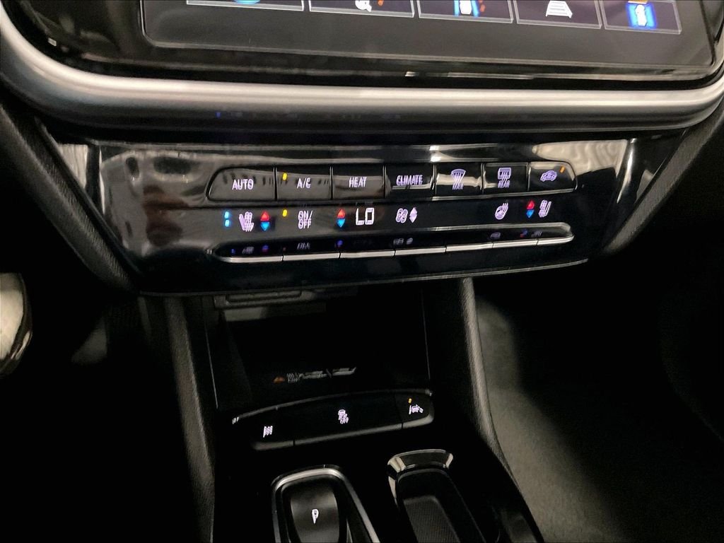 Used 2023 Silver Chevrolet Premier image 25