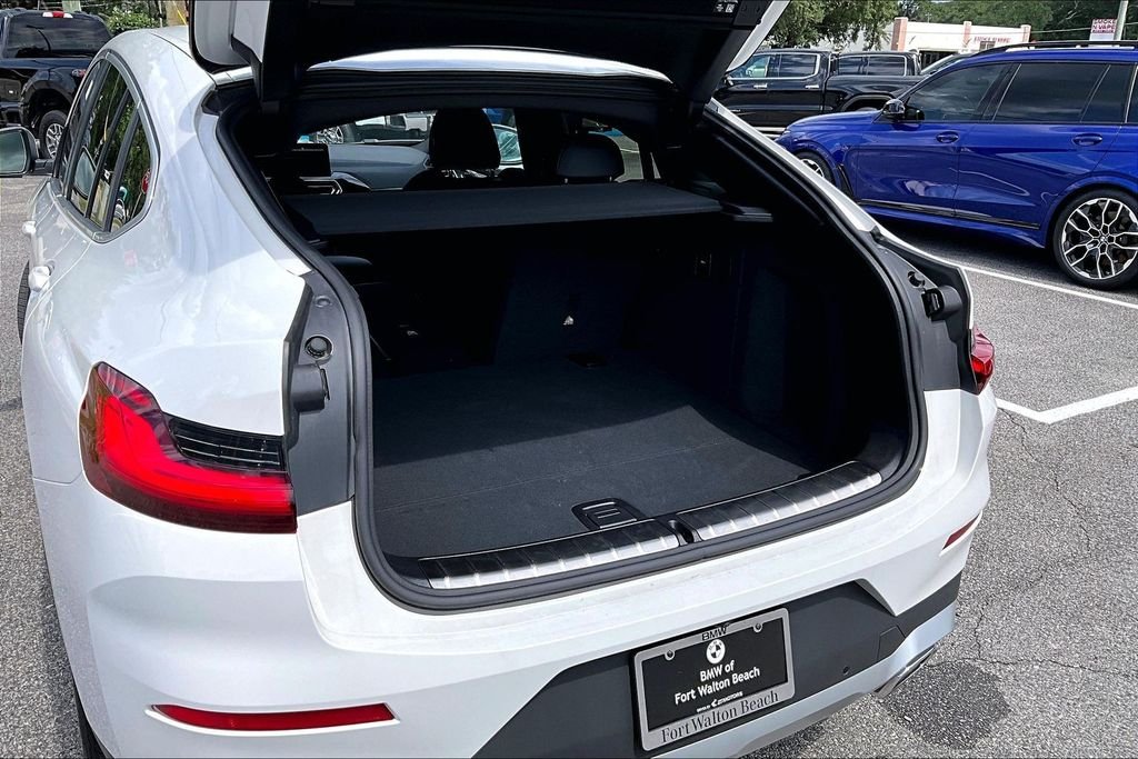 Used 2025 White BMW xDrive30i image 36