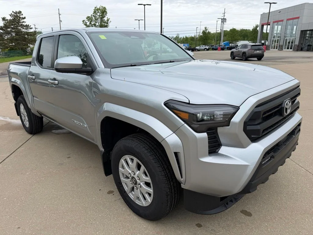 2026 Toyota Tacoma SR5 - Photo 7