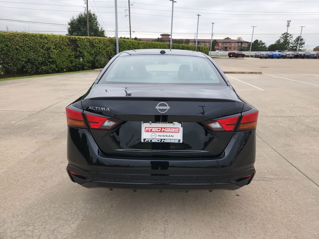 Used 2025 Black Nissan 2.5 SV image 6