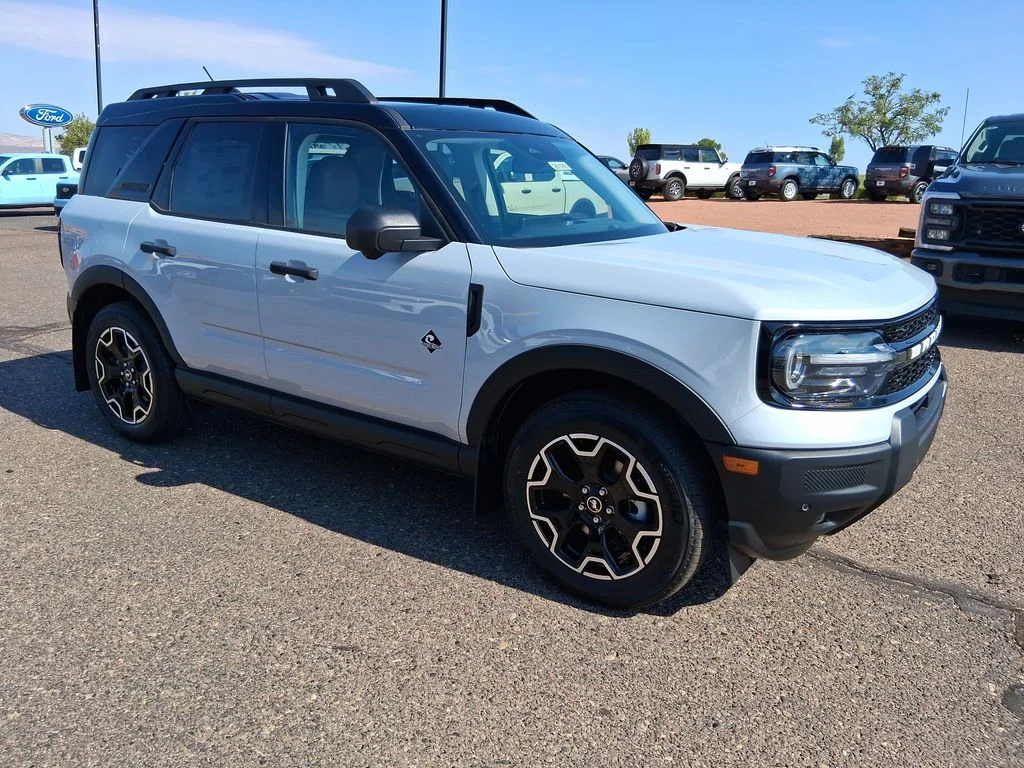 New 2026 Space White Metallic Ford Outer Banks® image 7