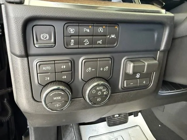 2026 Chevrolet Suburban High Country - Photo 22
