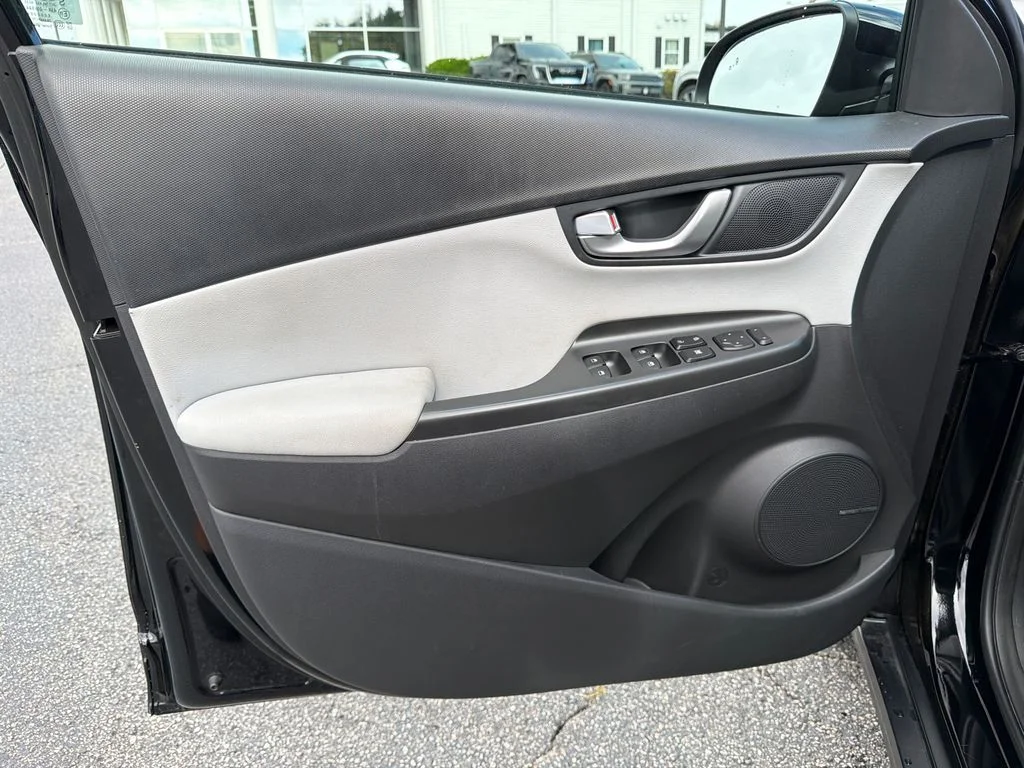 Used 2023 Black Hyundai Limited image 10