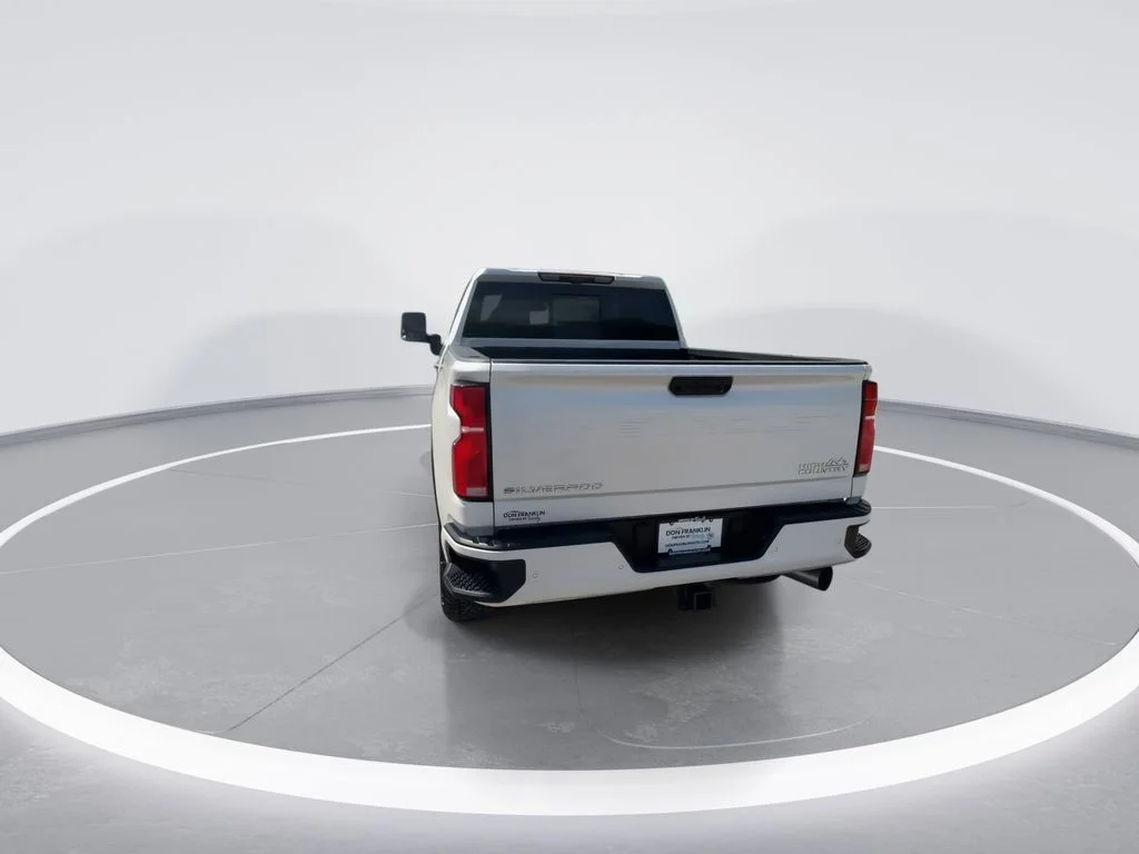 Used 2024 Beige Chevrolet High Country image 7