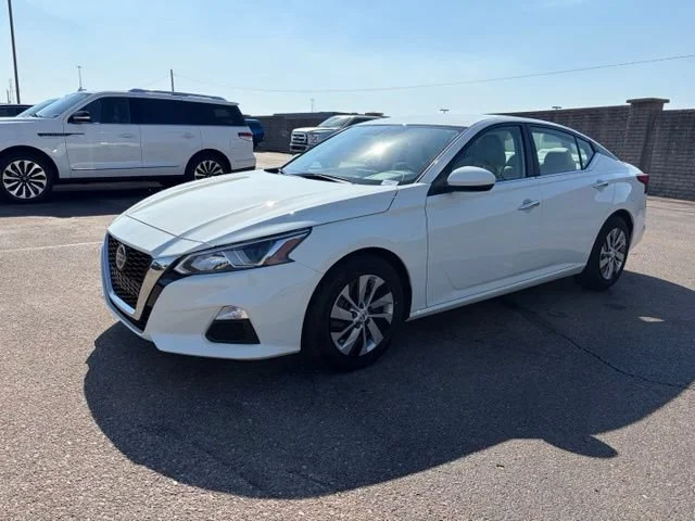 Used 2020 Glacier White Nissan 2.5 S image 3