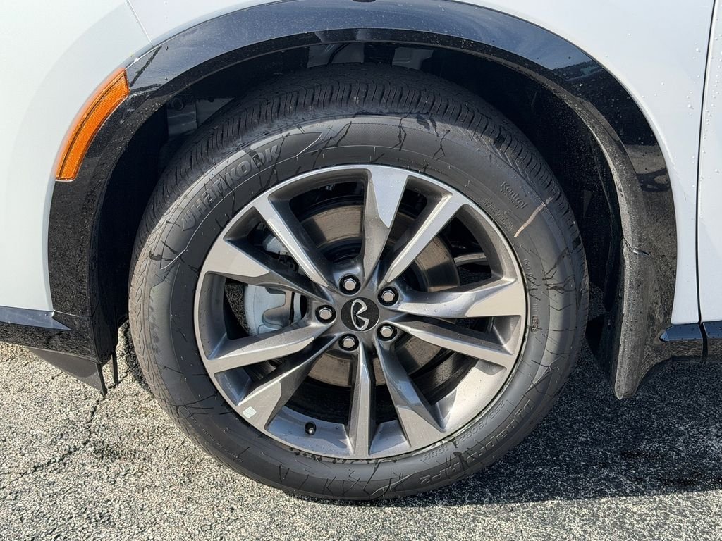 New 2027 RADIANT WHITE INFINITI Luxe AWD image 11