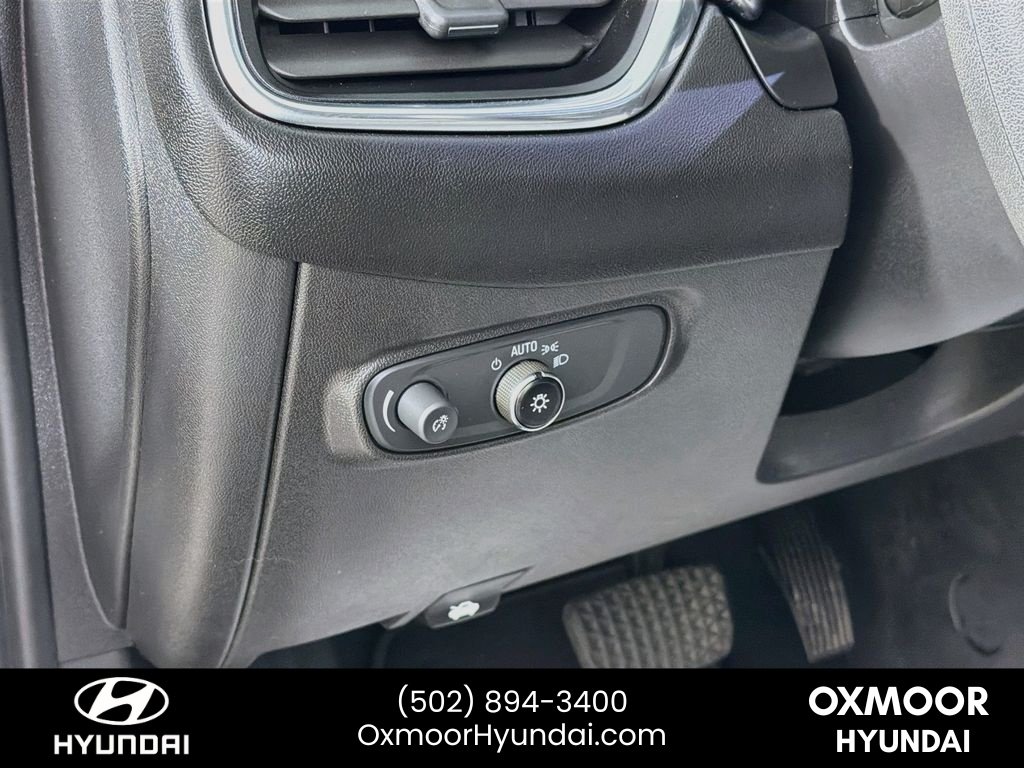 Used 2022 Silver Ice Metallic Chevrolet LT image 10