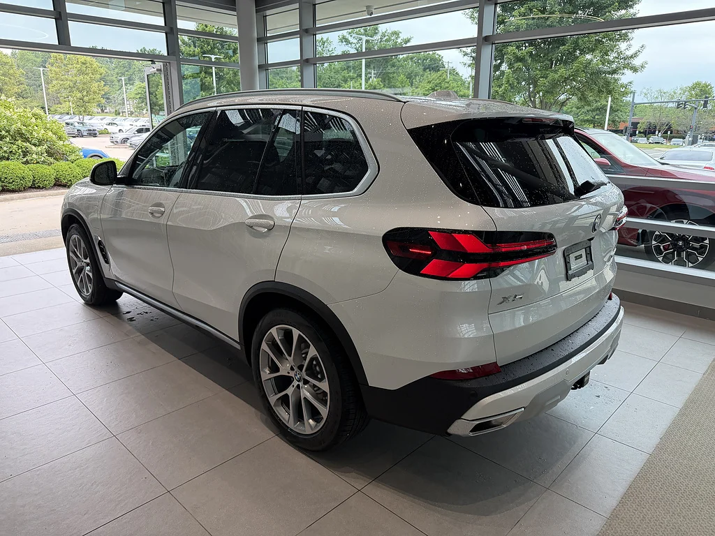 New 2026 Mineral White Metallic BMW xDrive50e image 4