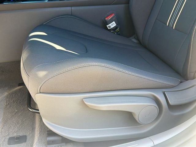 Used 2026 White Hyundai SEL Sport image 19