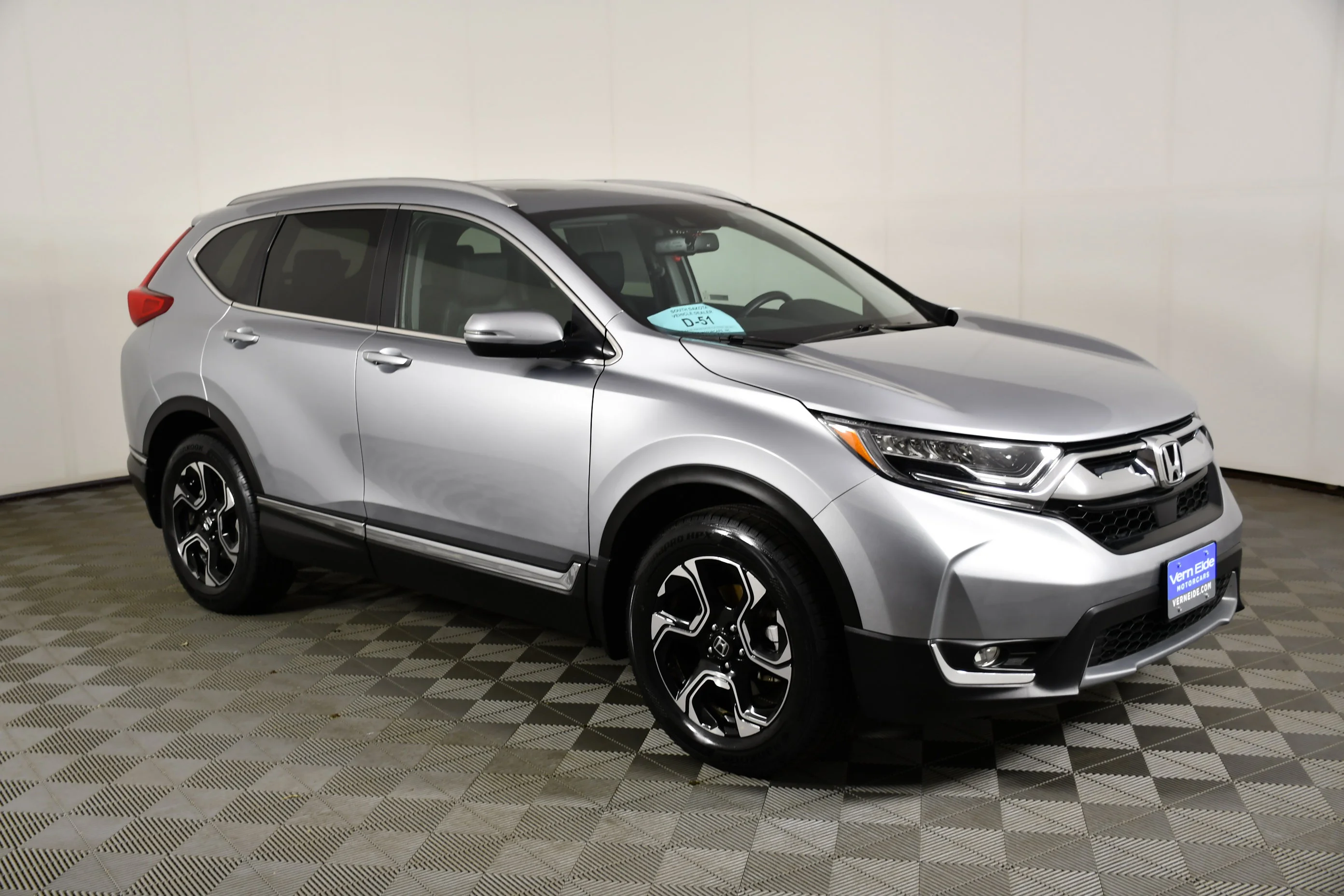 Used 2019 Lunar Silver Metallic Honda Touring image 4
