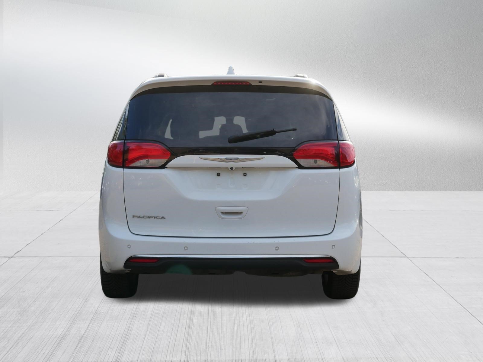 Used 2017 Bright White Clearcoat Chrysler Touring-L image 6