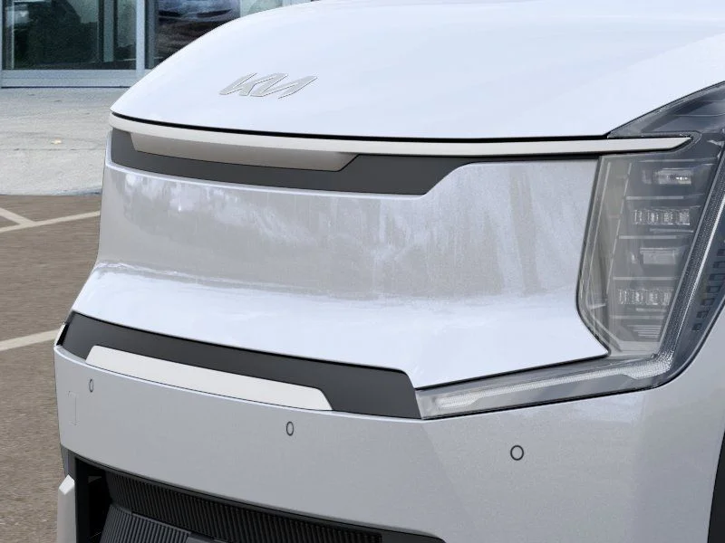 New 2026 Glacial White Pearl Kia Wind AWD image 12