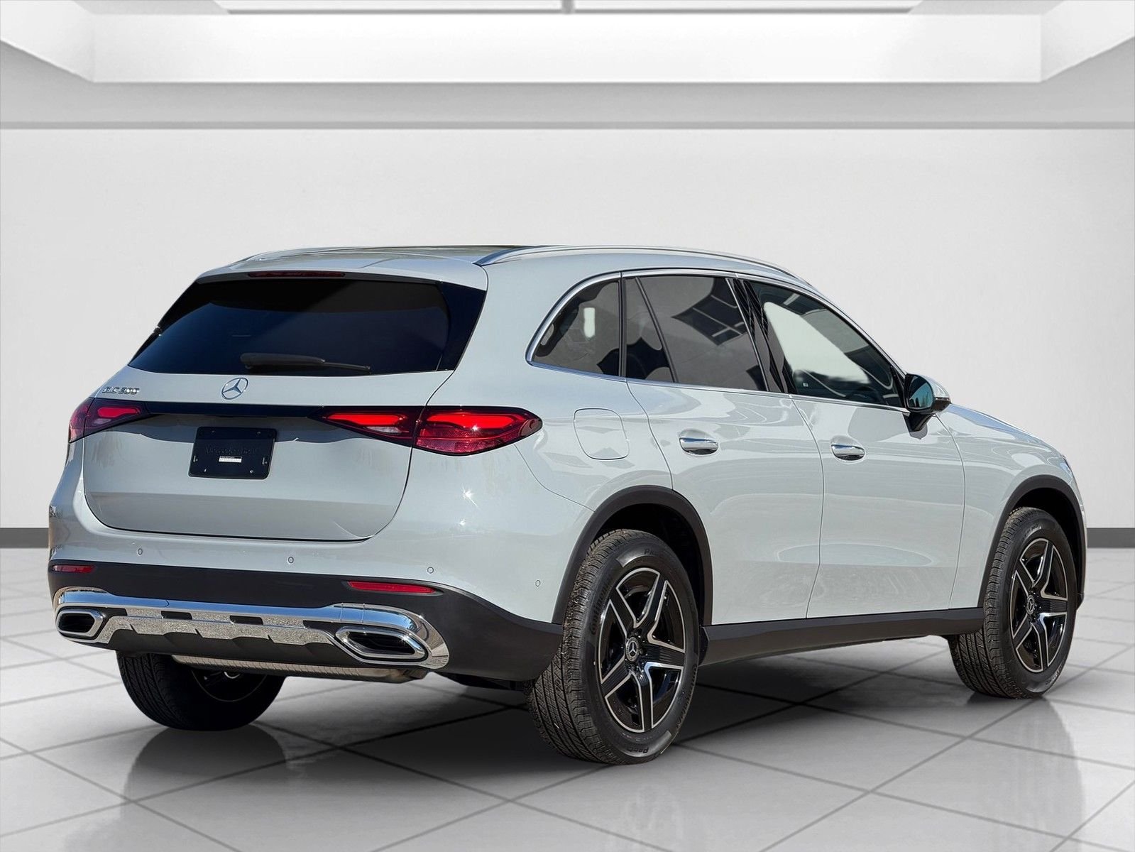 New 2026 MANUFAKTUR Alpine Grey Mercedes-Benz GLC 300 image 3