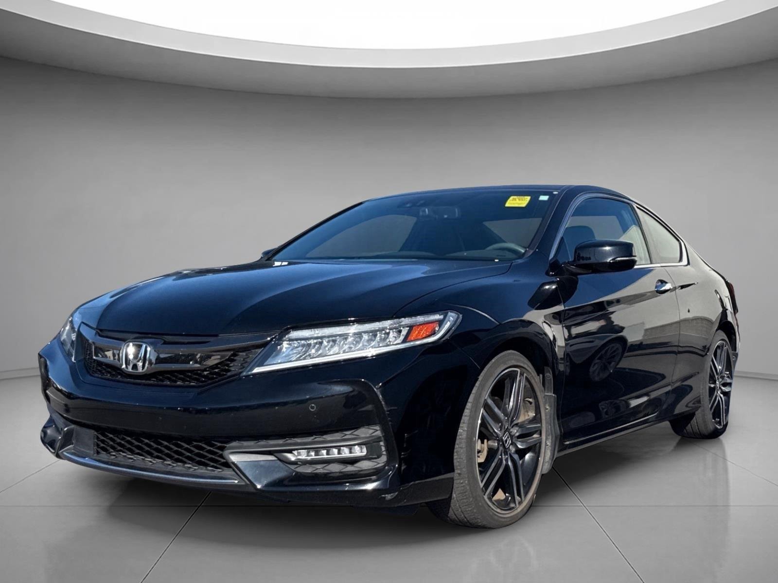 Used 2017 Crystal Black Pearl Honda Touring image 2