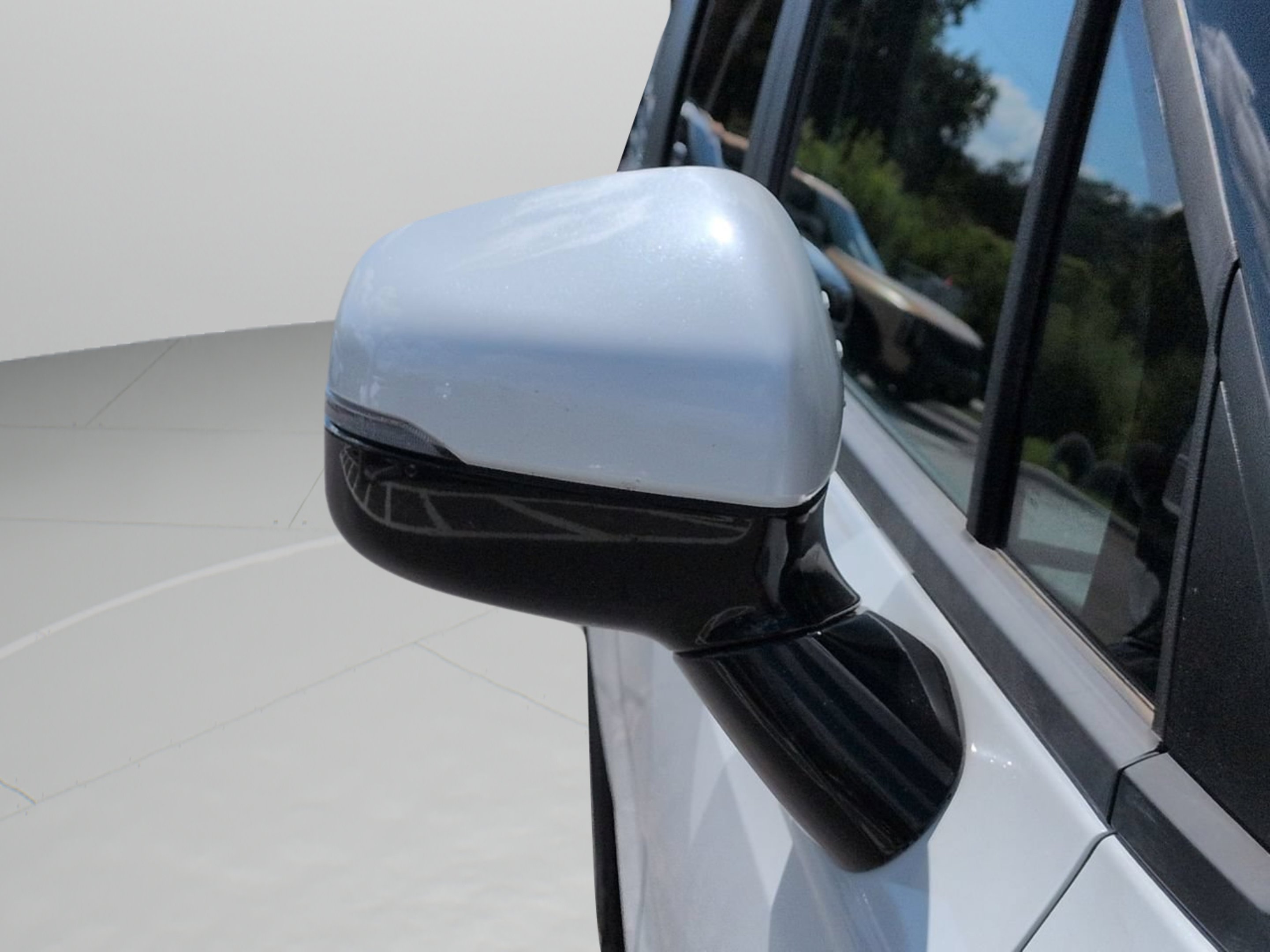 Certified Used 2025 Snow White Pearl Kia LXS image 32