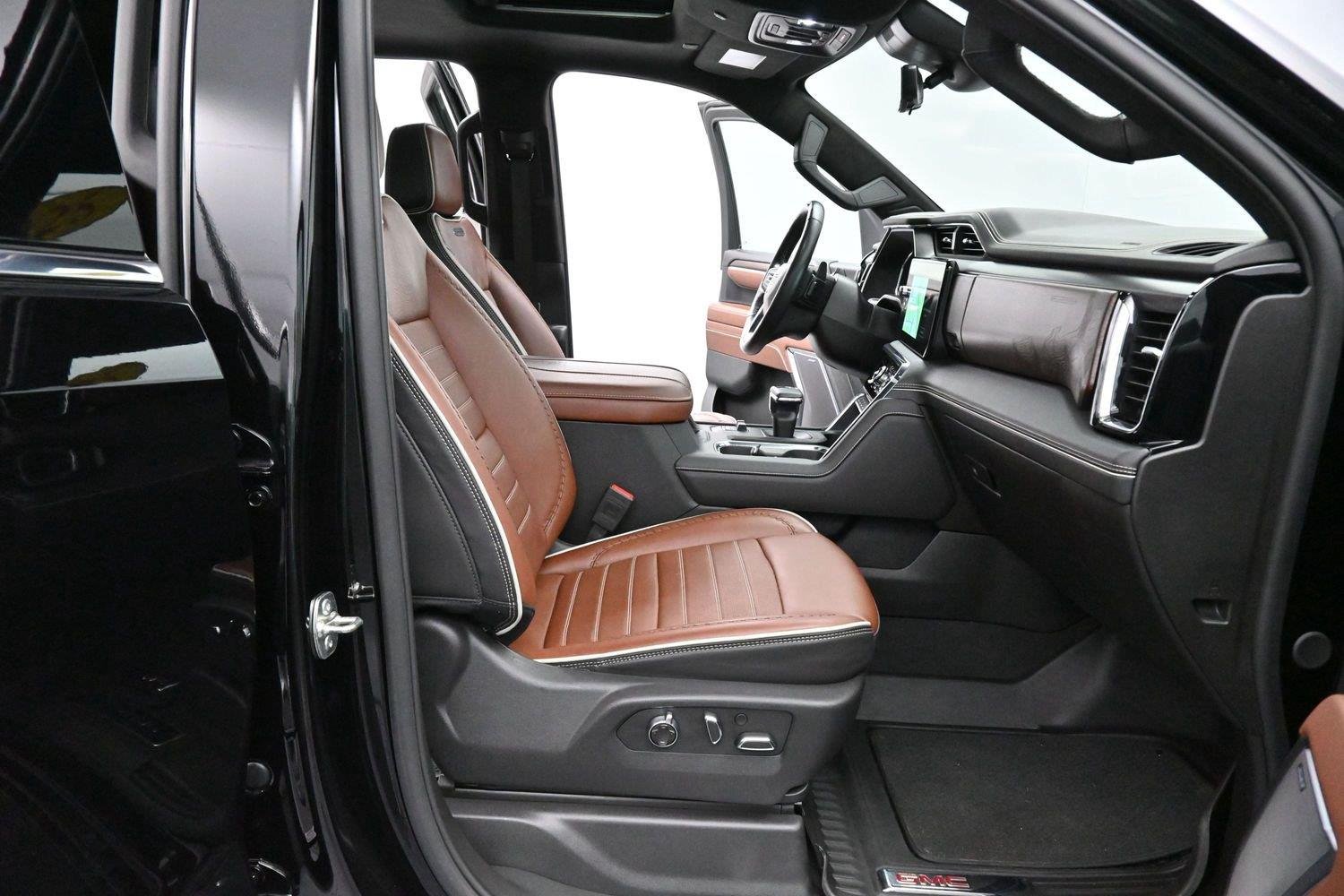 Used 2025 Onyx Black GMC Denali Ultimate image 32