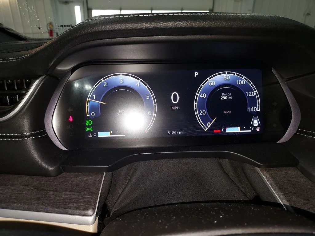 Used 2023 White/off-white Jeep Limited image 21